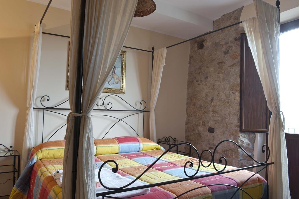 Casa Vacanze "Pietra Viva" Castelnuovo Parano Pokoj fotografie